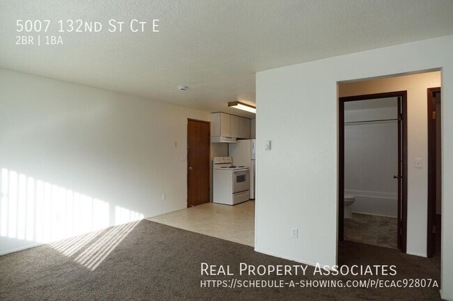 Building Photo - Spacious Two Bedroom Duplex Home with an A...