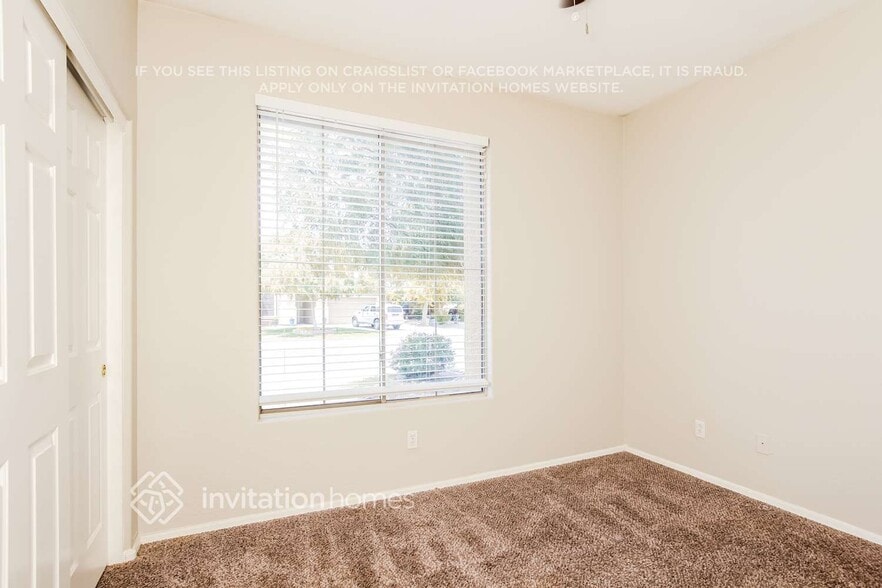 Building Photo - 3213 S 103rd Dr