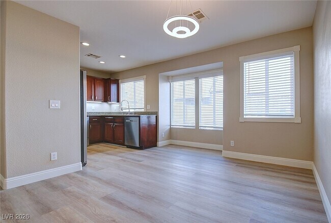 Building Photo - 8405 Tiger Woods Ave