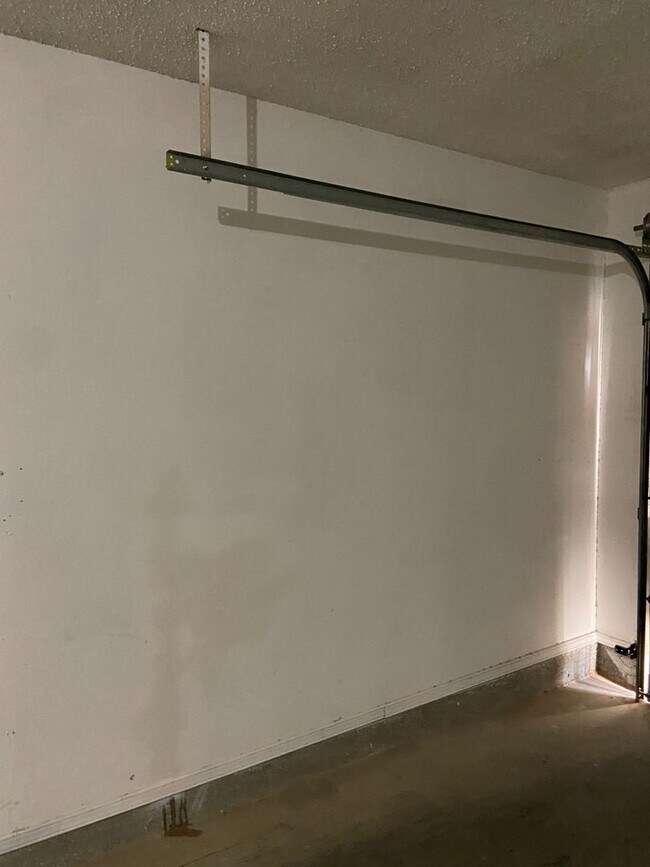 Building Photo - Home For Rent