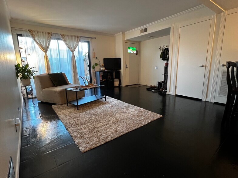 Building Photo - 25671 Le Parc
