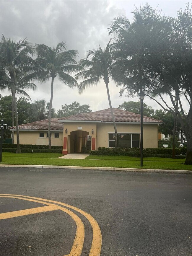 Building Photo - 3310 Palomino Dr