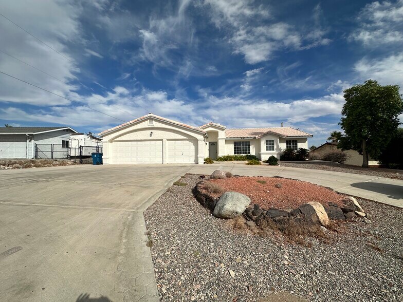 Building Photo - 3036 Ranchero Dr