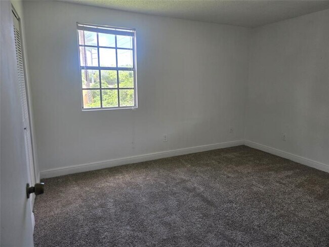 Building Photo - 1267 SW 46th Ave