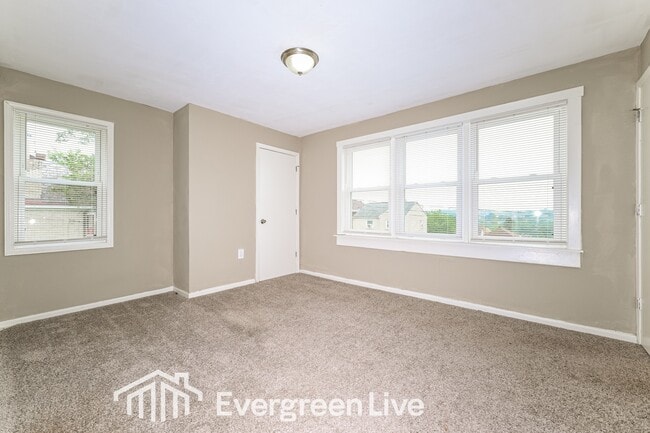 Building Photo - 192 1/2 St Joseph St