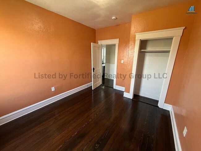 Building Photo - 170 King St