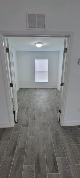 Building Photo - 4749 27th St SW