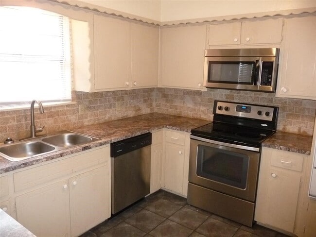 Building Photo - 515 SW 69th St