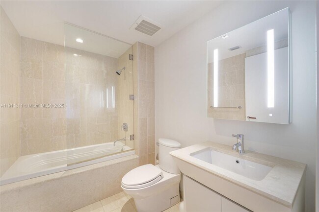 Building Photo - 2627 S Bayshore Dr