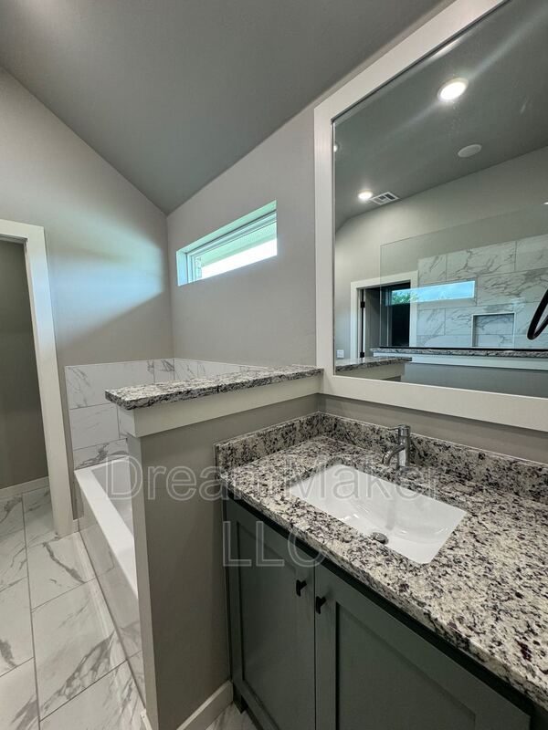 Building Photo - 678 Apple Blossom Way