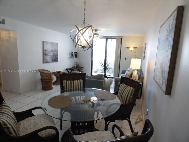 Building Photo - 1623 Collins Ave