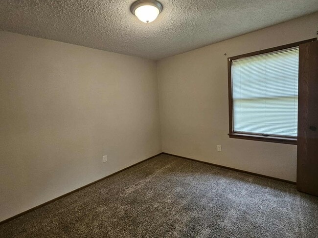 Building Photo - 203 Country Villa Ln
