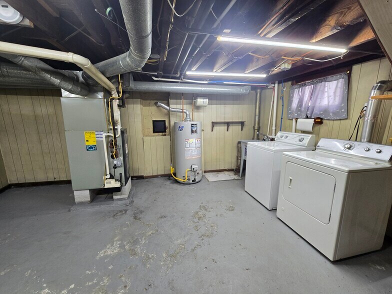 Building Photo - 819 Sheridan St