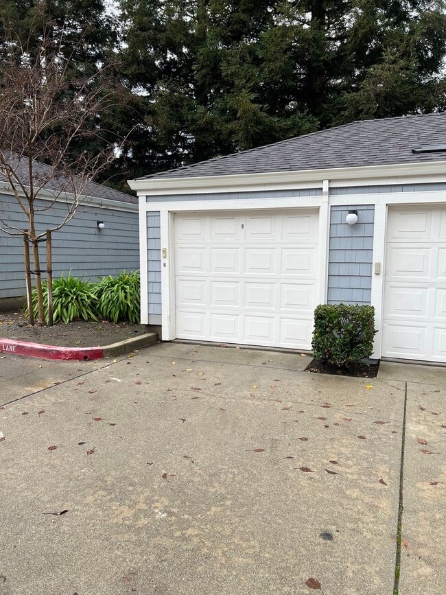 Building Photo - 2598 Oak Rd