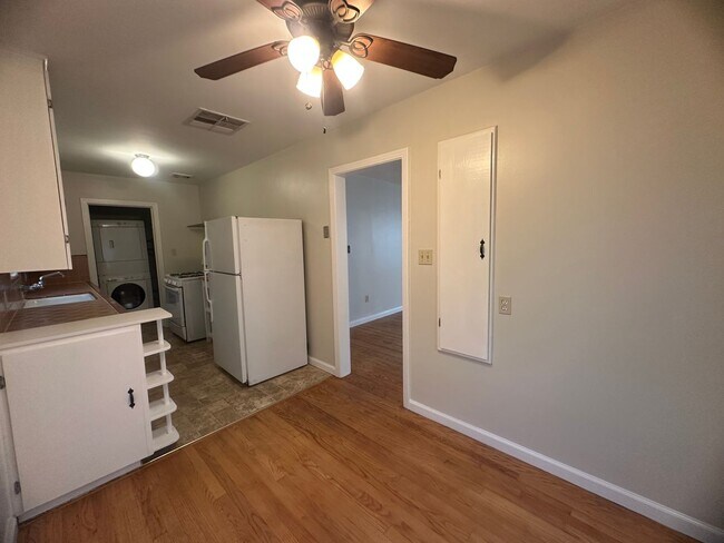 Building Photo - 8041001/45