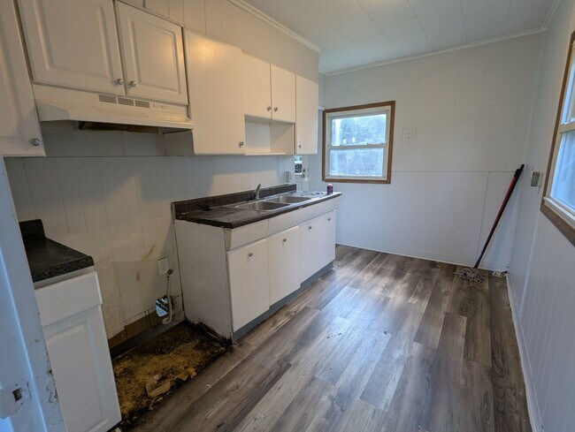 Building Photo - 281 S Hampton Rd