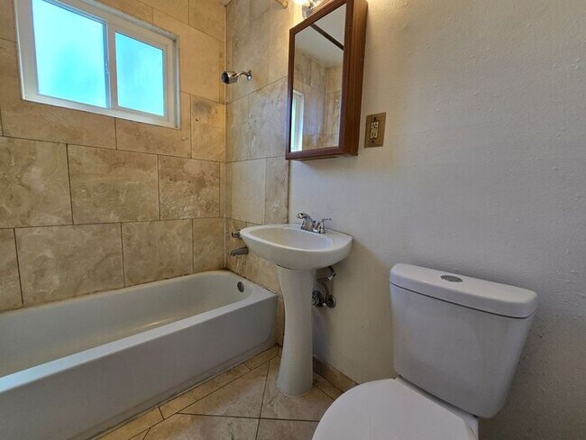 Building Photo - Charming 3 Bedroom Home with Bonus Living Space in Sparks