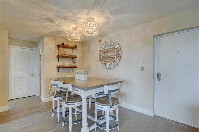 Building Photo - 2841 N Ocean Blvd