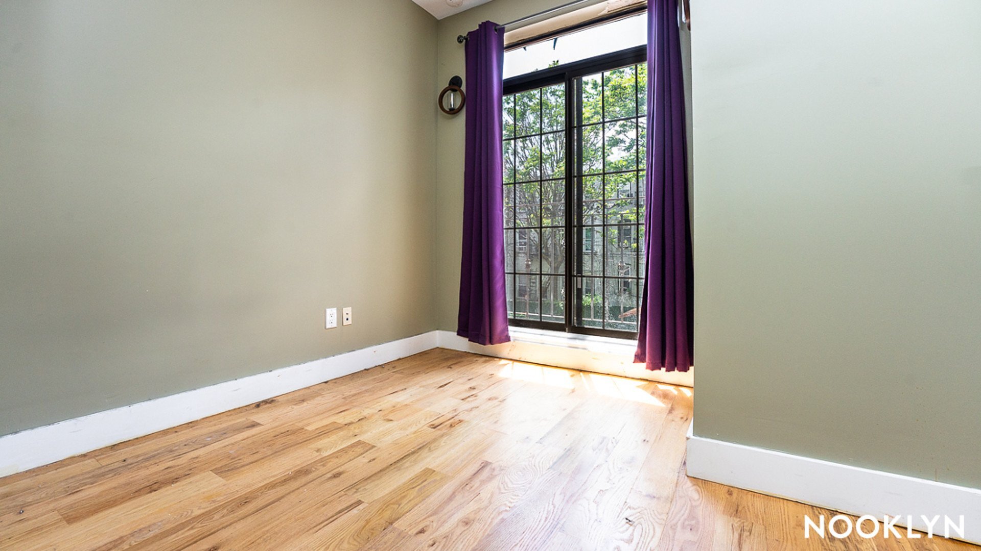 Building Photo - 18-15 Putnam Ave