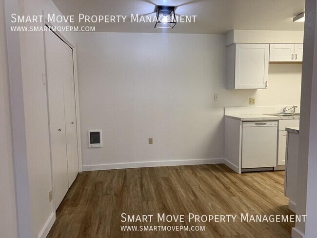 Building Photo - 2553 Targee-