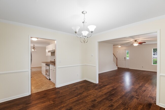 Building Photo - 212 Jasmine Pl Dr