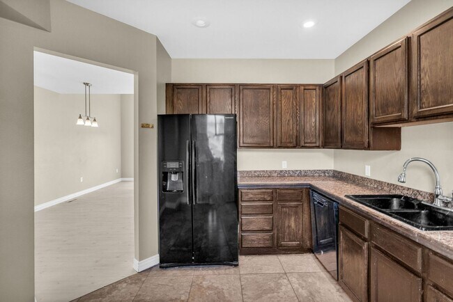 Building Photo - 3 Bed Draper Townhome with Views