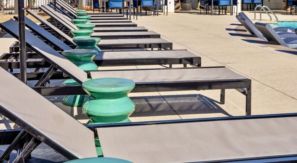 Building Photo - 3232 N Garland Ave