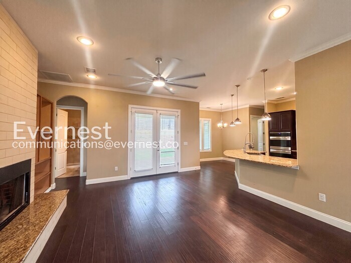 Building Photo - 21208 Oak Dale Dr