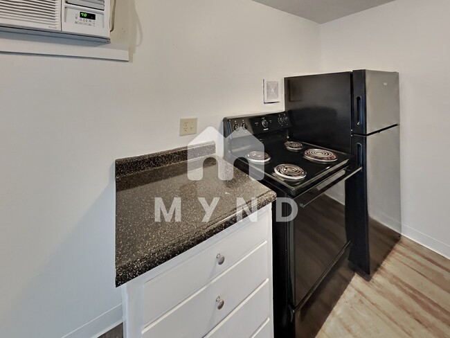 Building Photo - 2418 T St Apt 5