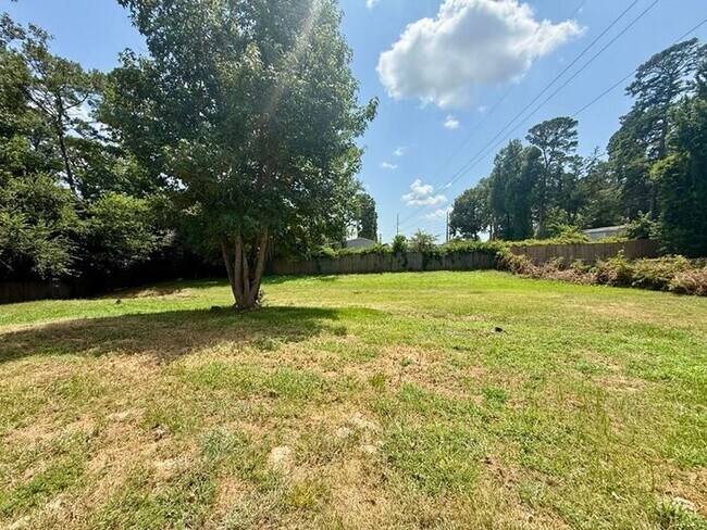Building Photo - Spacious 3 Bedroom Home in Whitehouse ISD! Tour Today!