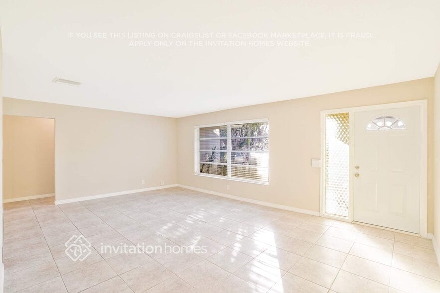 Building Photo - 5714 NW 71st Ave