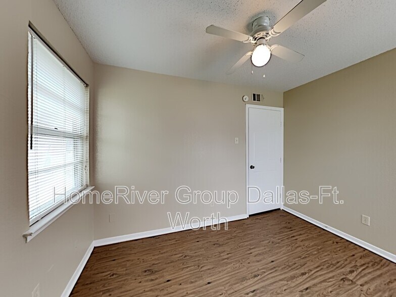 Building Photo - 4345 Chestnut Dr