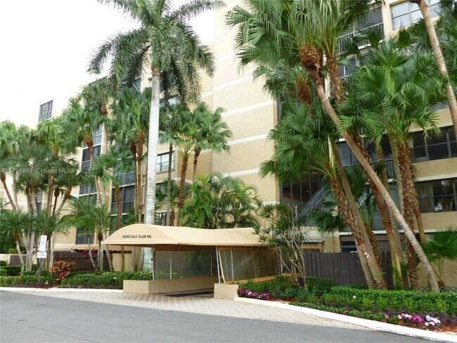 Building Photo - 16300 Golf Club Rd