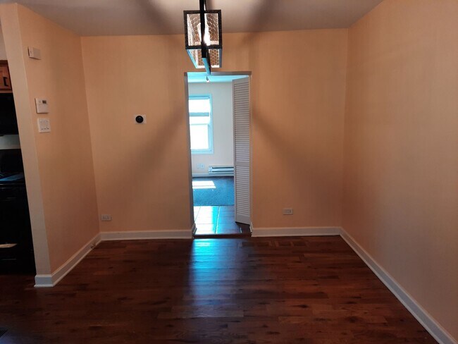 Building Photo - 3Br/2Bath House in Evanston $3,600/m