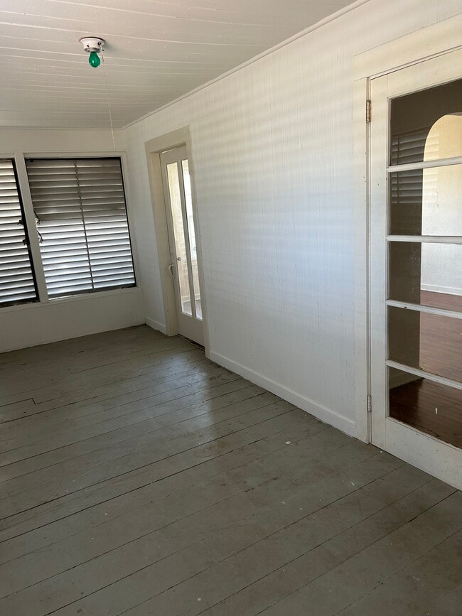 Building Photo - 104 22nd St NE