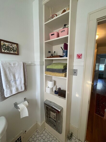 Bathroom storage - 512 N Santa Fe Ave