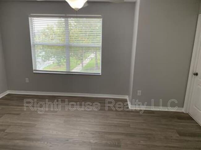 Building Photo - 1220 Twin Trees Ln
