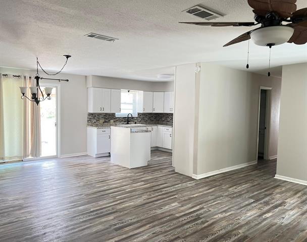 Building Photo - 209 Red Bird Ln