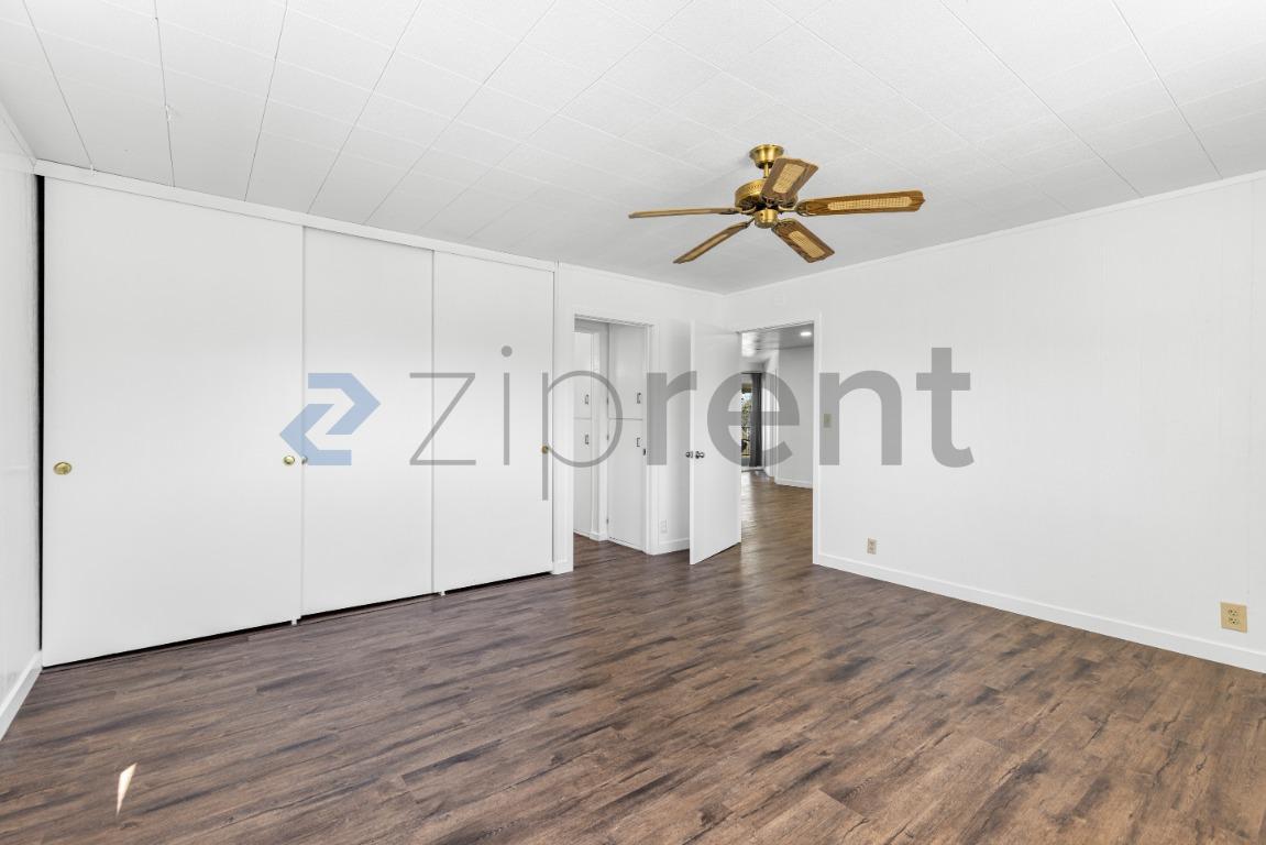 Building Photo - Unit