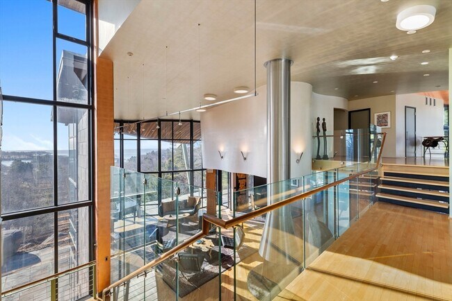 Building Photo - 370 Summer St