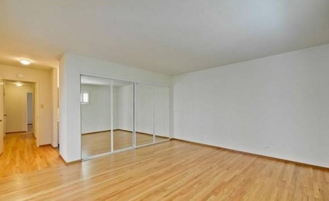 Building Photo - Beautifully Landscaped 4 Bed, 3 Bath Home- Close to Downtown!