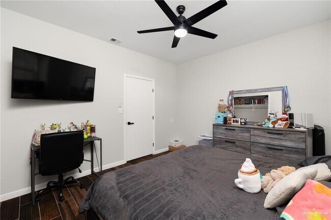 Building Photo - 19 N 21st St