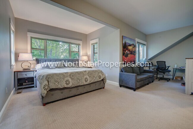 Building Photo - Spacious Five Bed Home in NW Bend