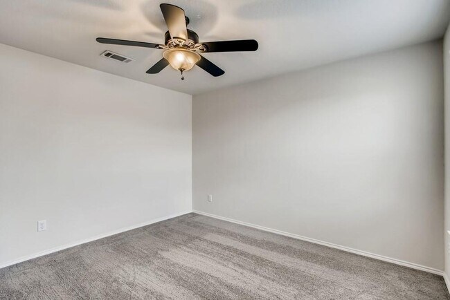 Building Photo - Charming 4-Bedroom Home in Devonshire with Spacious Living Areas and Gorgeous Backyard Oasis.