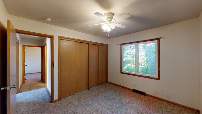 Building Photo - Great Duplex on Campus