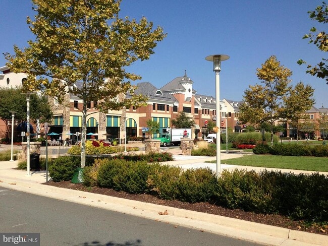 Building Photo - 22949 Fanshaw Square