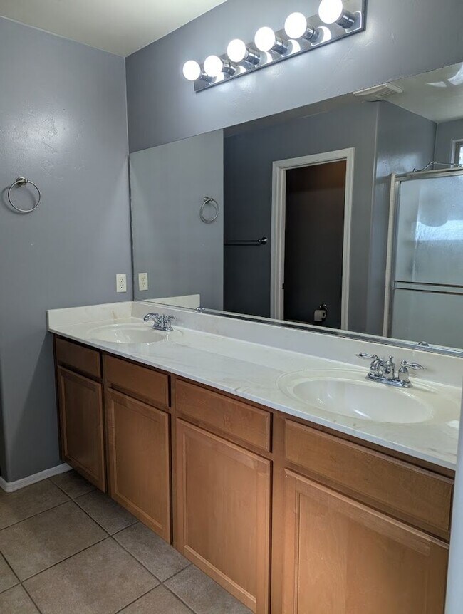 Building Photo - Great Northwest Home with Solar!