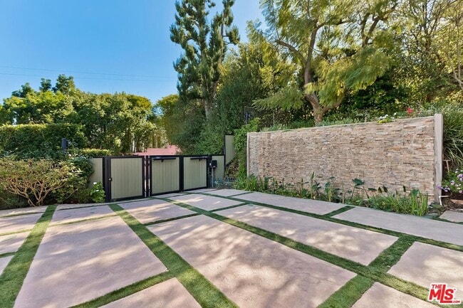 Building Photo - 2841 Montcalm Ave