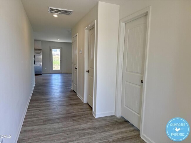 Building Photo - 49 Suhani Ln