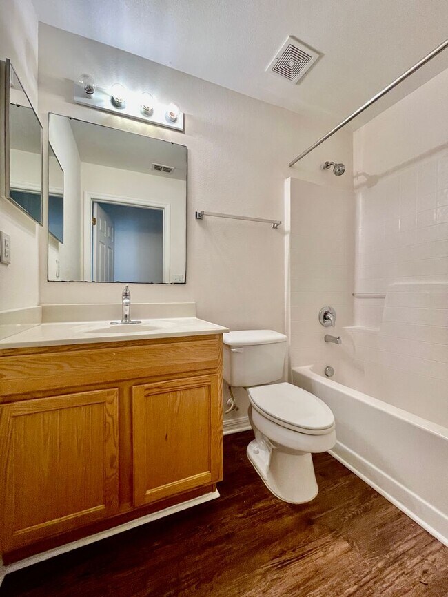 Building Photo - 37186 Southern Glen Way